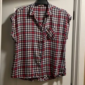 🎄Maurices Gingham sleeveless blouse